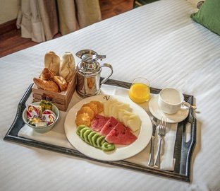 Room Service Frühstück  VINCCI SELECCIÓN RUMAYKIYYA Granada